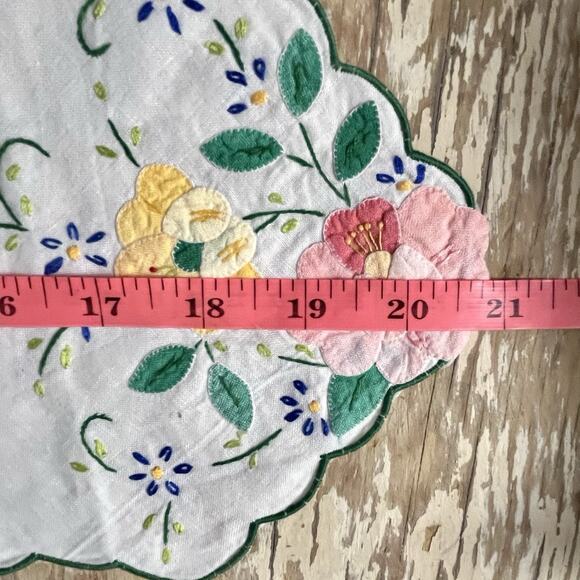 Vintage Bread Basket Liner Hand Embroidered Appliqué Flowers Linen Cottagecore - Picture 12 of 12